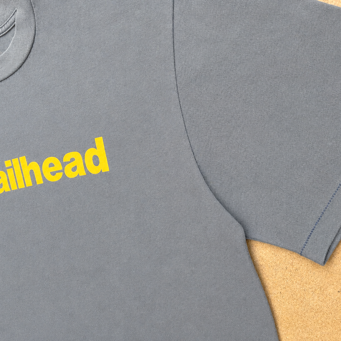 TRAILHEAD TEE IN STONE WASH NAVY