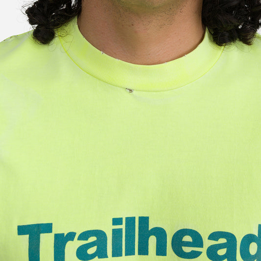 TRAILHEAD TEE IN NEON TALK