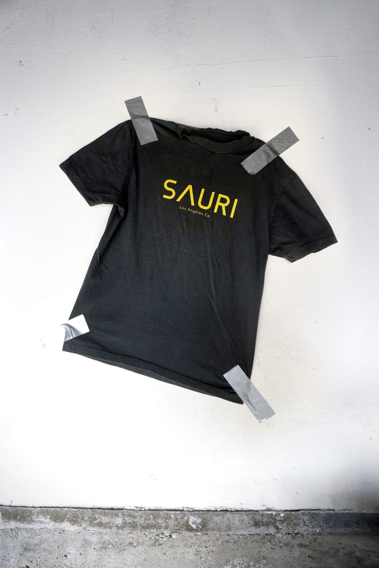 SAURI TRAILHEAD TEE IN VINTAGE BLACK