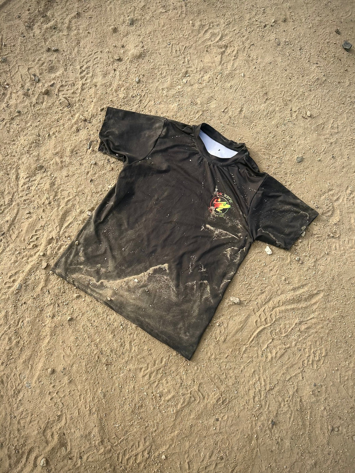 TRAIL MACHINE TEE IN NOIR