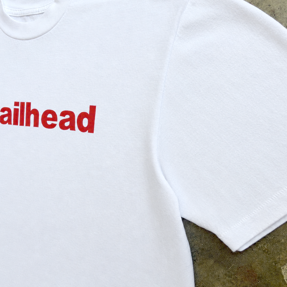 TRAILHEAD TEE IN STONE WASH SNOWDEN