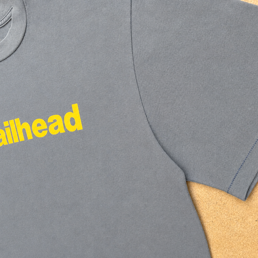 TRAILHEAD TEE IN STONE WASH NAVY