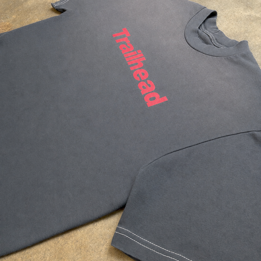 TRAILHEAD TEE IN 90'S NOIR