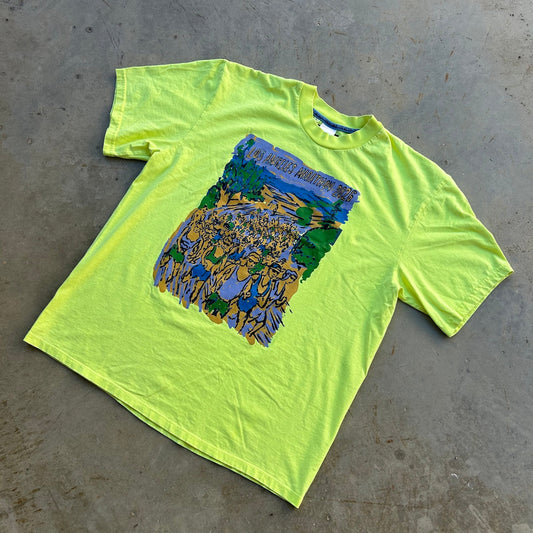 LA MARATHON X BRIAN LOTTI TEE IN NEON TALK