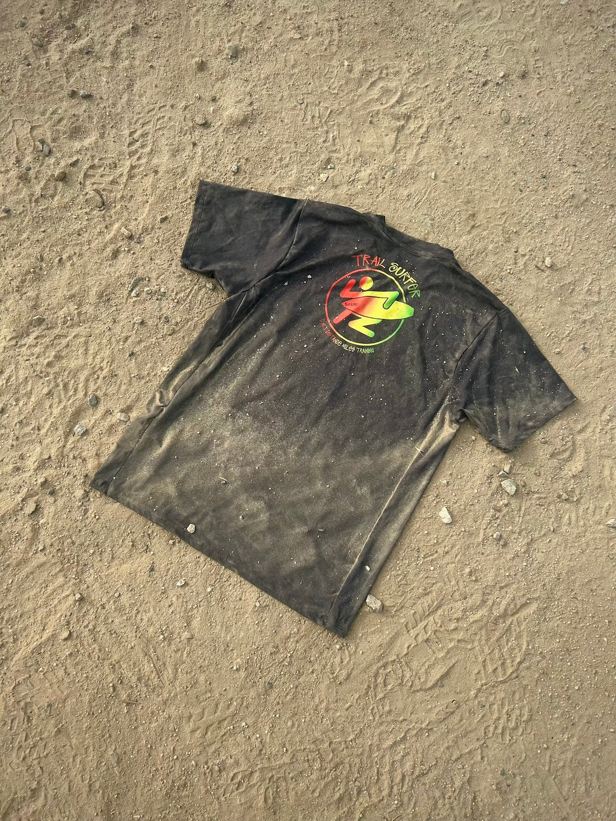 TRAIL MACHINE TEE IN NOIR