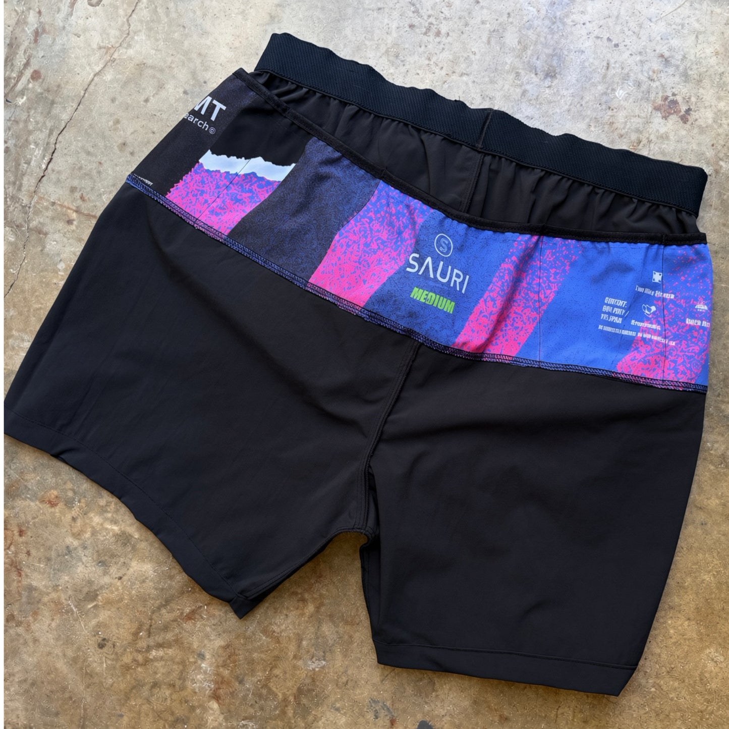 DURAN SHORT IN CARBON 5 1/2" INSEAM