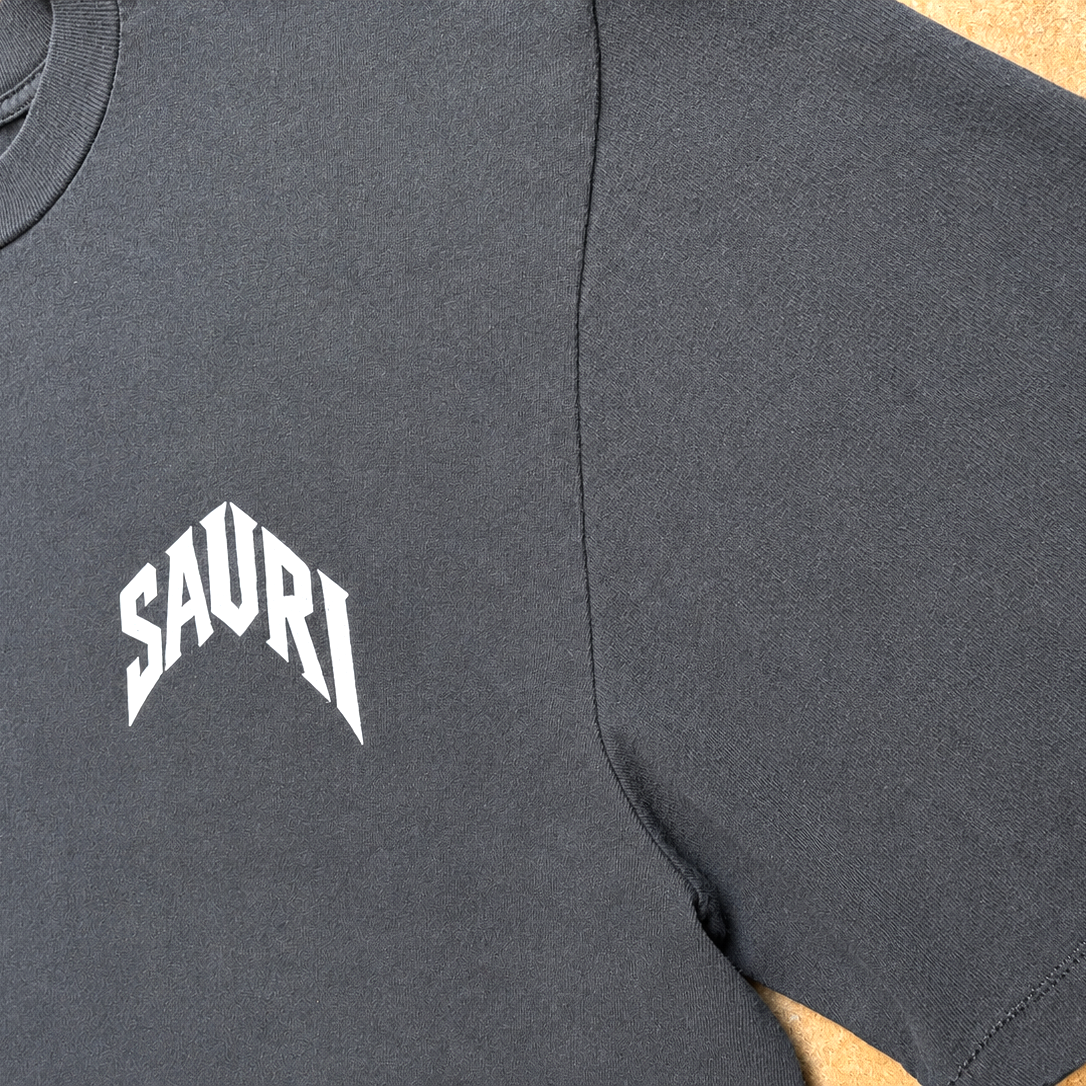 SAURI STRENGTH TEE STONE NOIR