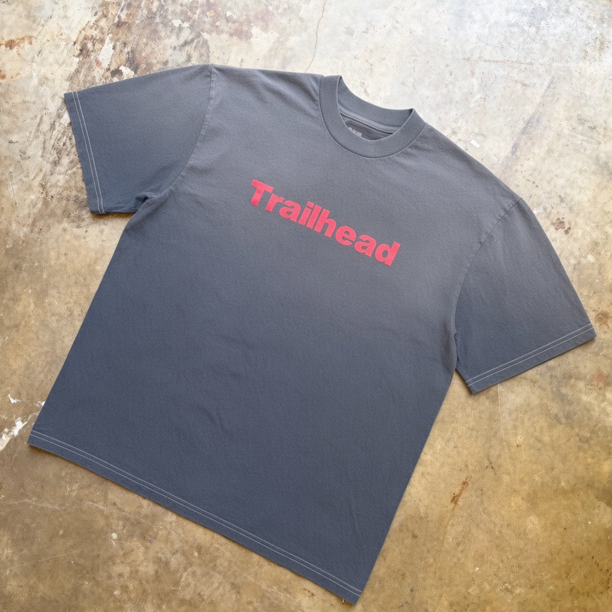 TRAILHEAD TEE IN 90'S NOIR